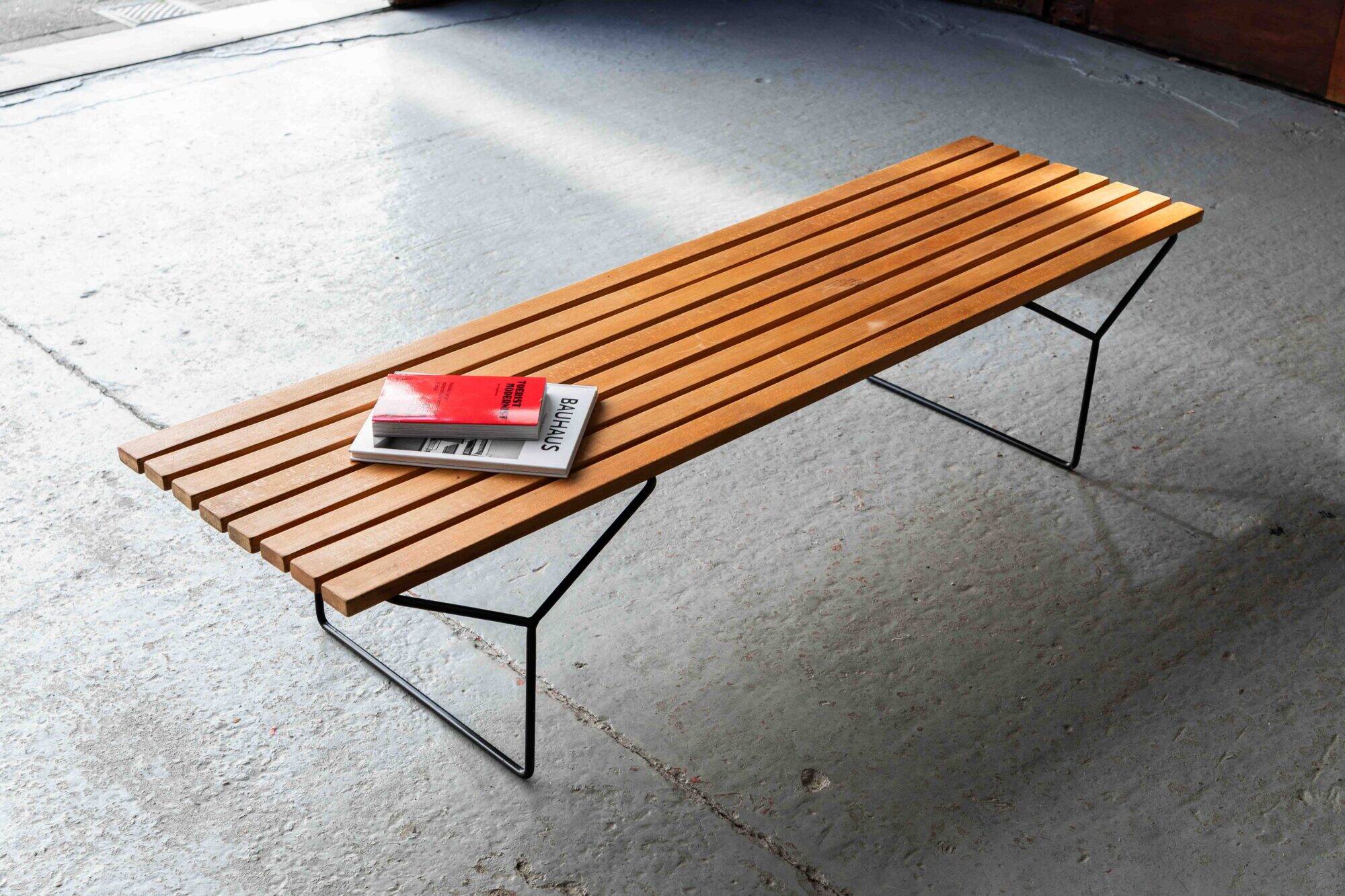 Slatted bench '400' by Harry Bertoia