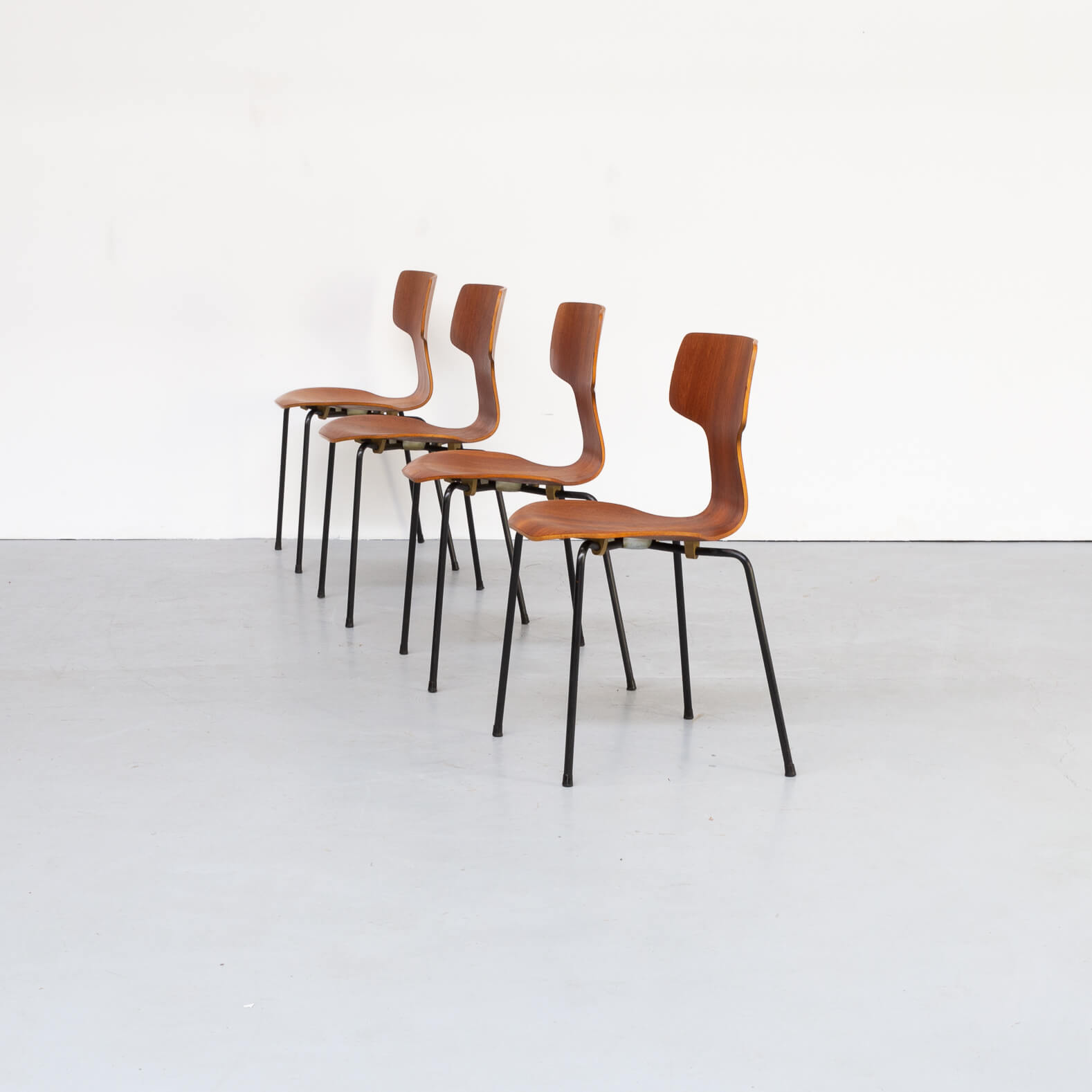 Arne Jacobsen ‘hammer’ chair for Fritz Hansen 1960
