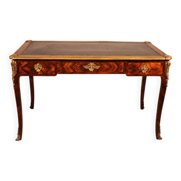 Bureau de style Louis XV en marqueterie - 19° siècle