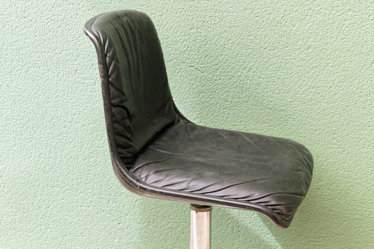 Wilkhahn swivel office chair, 1970s, chrome metal and leather