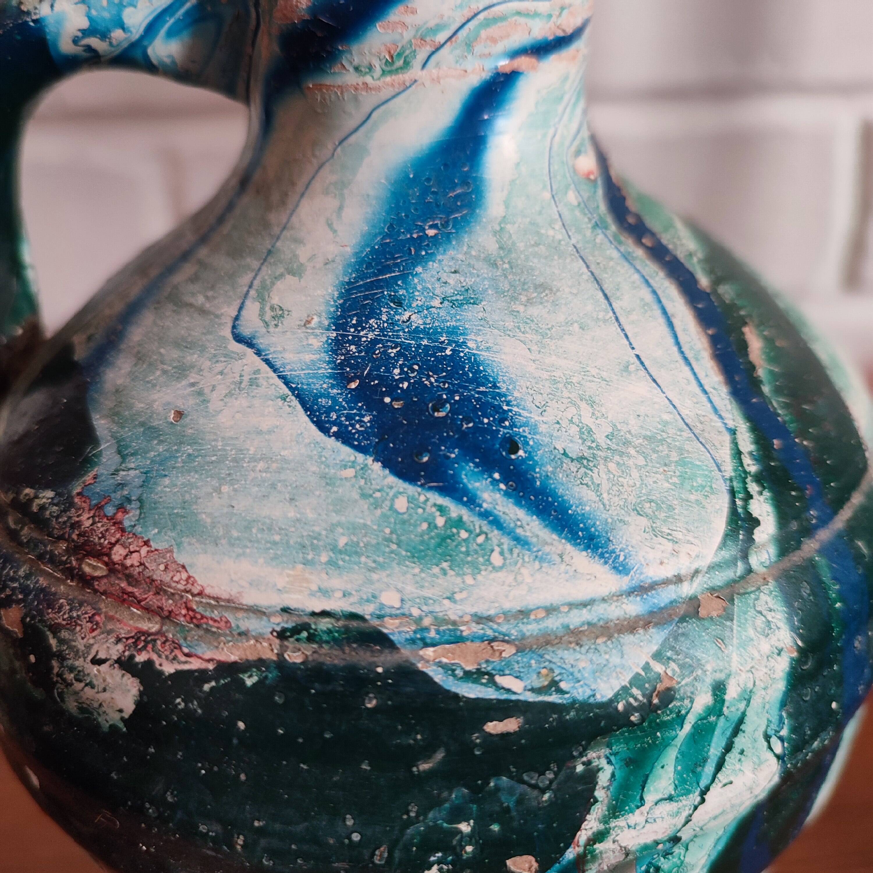 Vase en terre cuite à finition marbrée