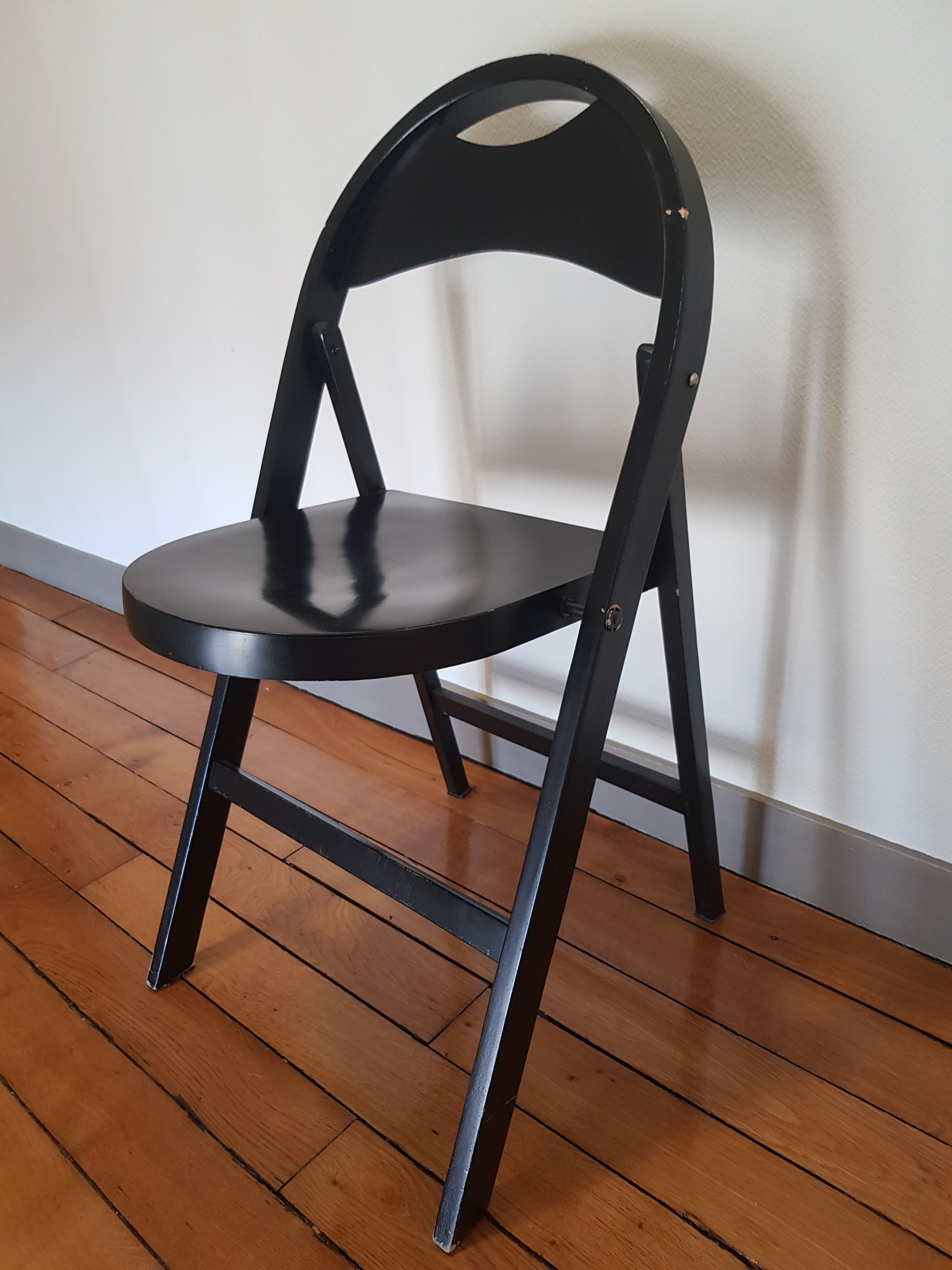 Black tuna and b751 folding chair