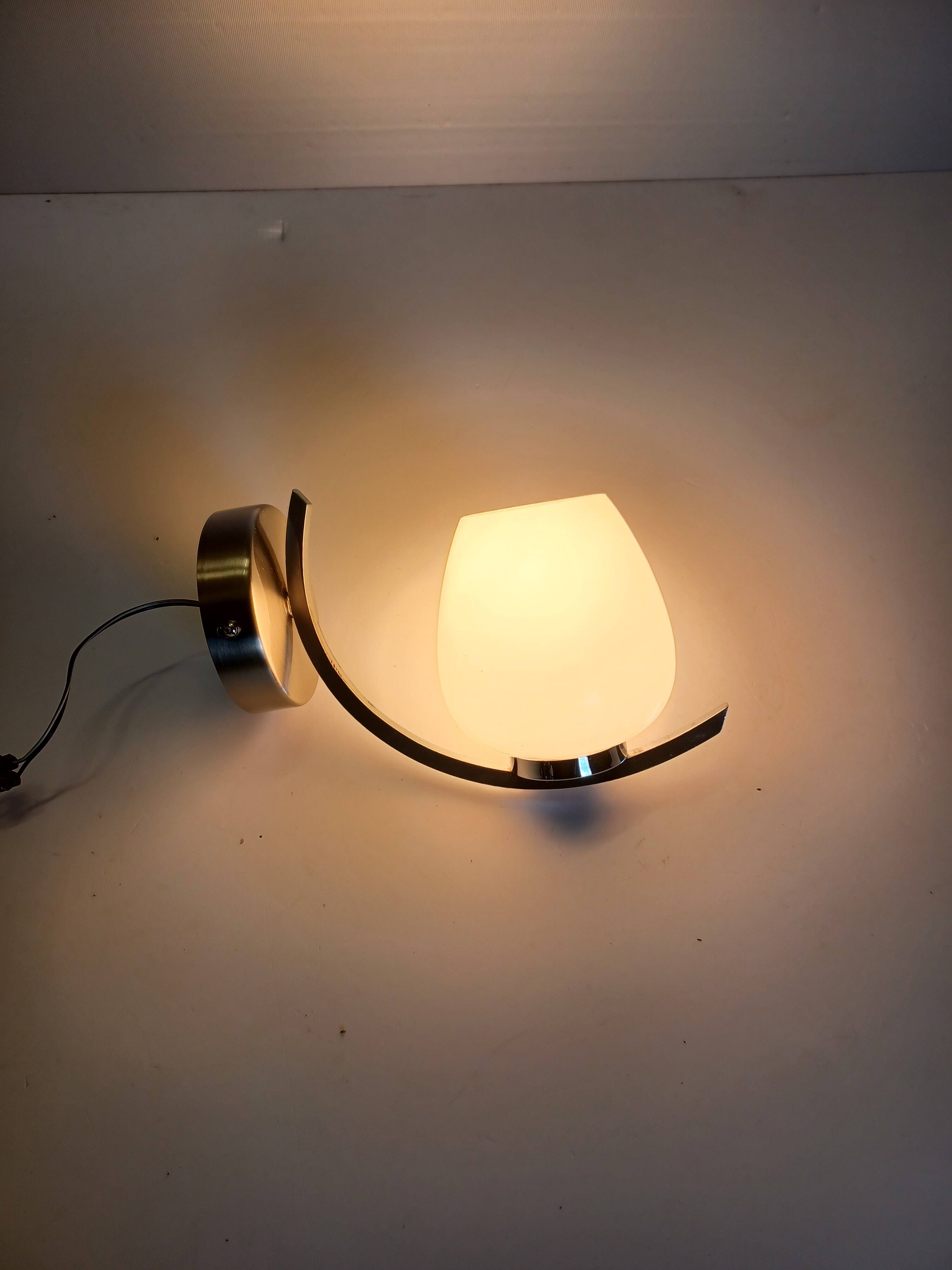 Vintage wall lamp - Chrome and opaline - 1970