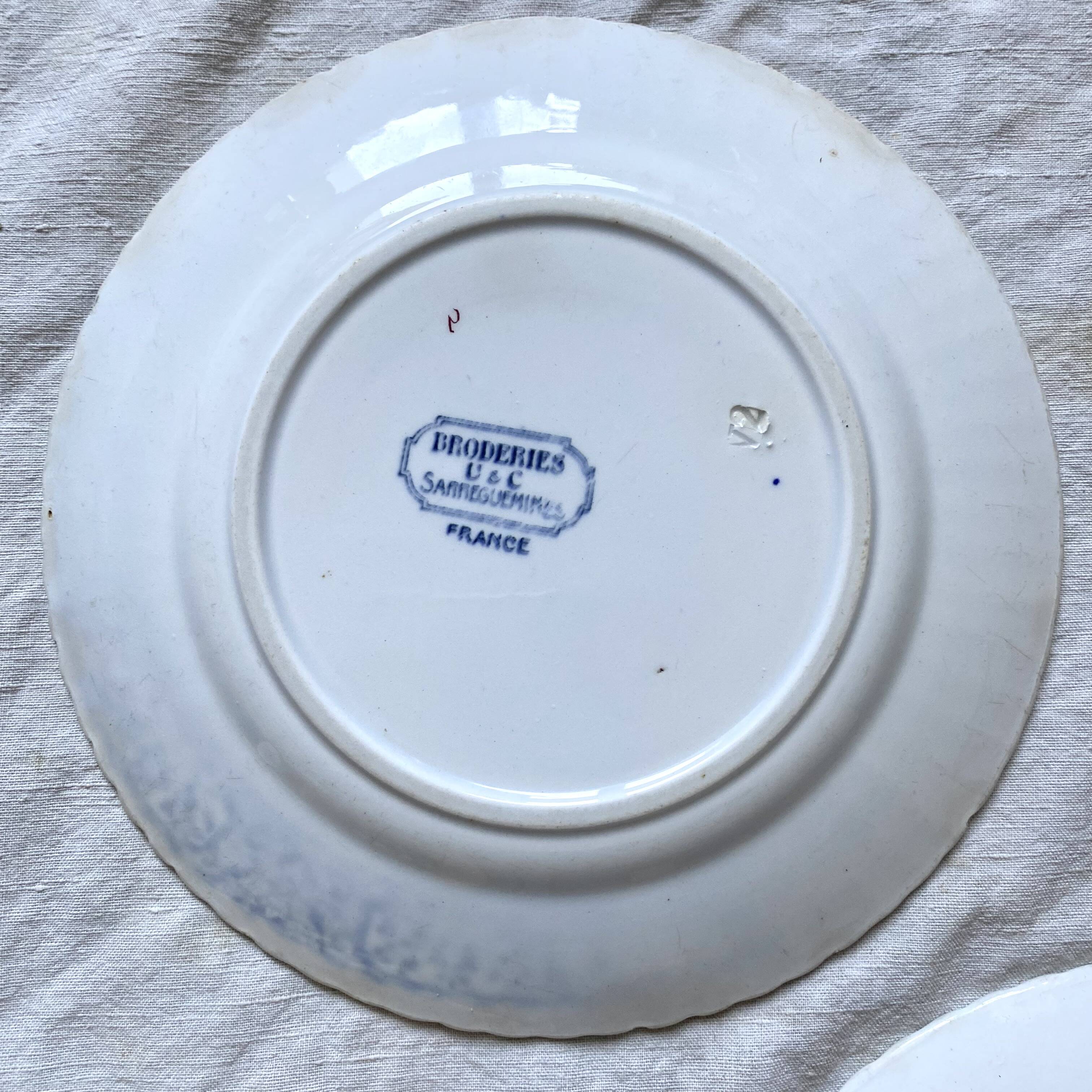 Sarreguemines ironstone dessert plates, "Embroidery" model