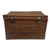 Woven wicker basket