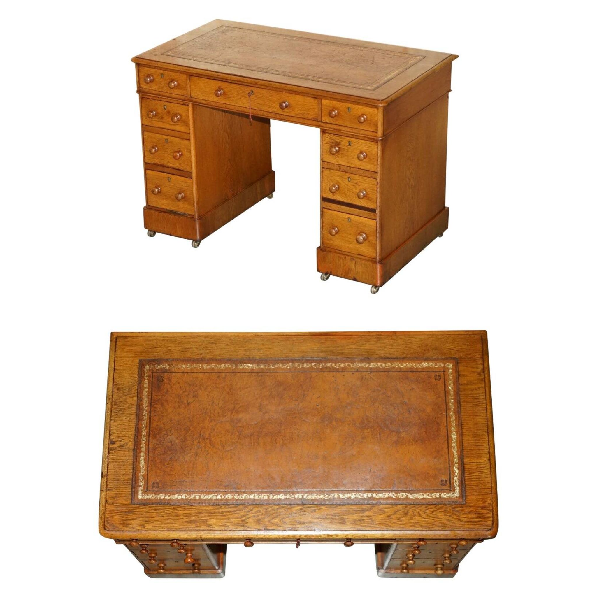 Bureau victorien en chêne miel avec cuir teint à la main