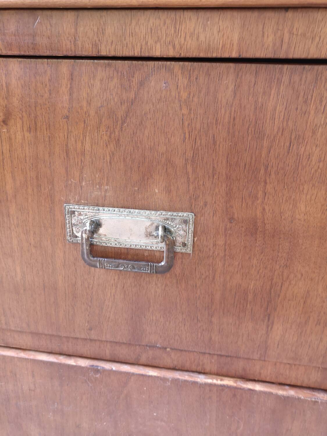 Antique chest of drawers in wood and veneer