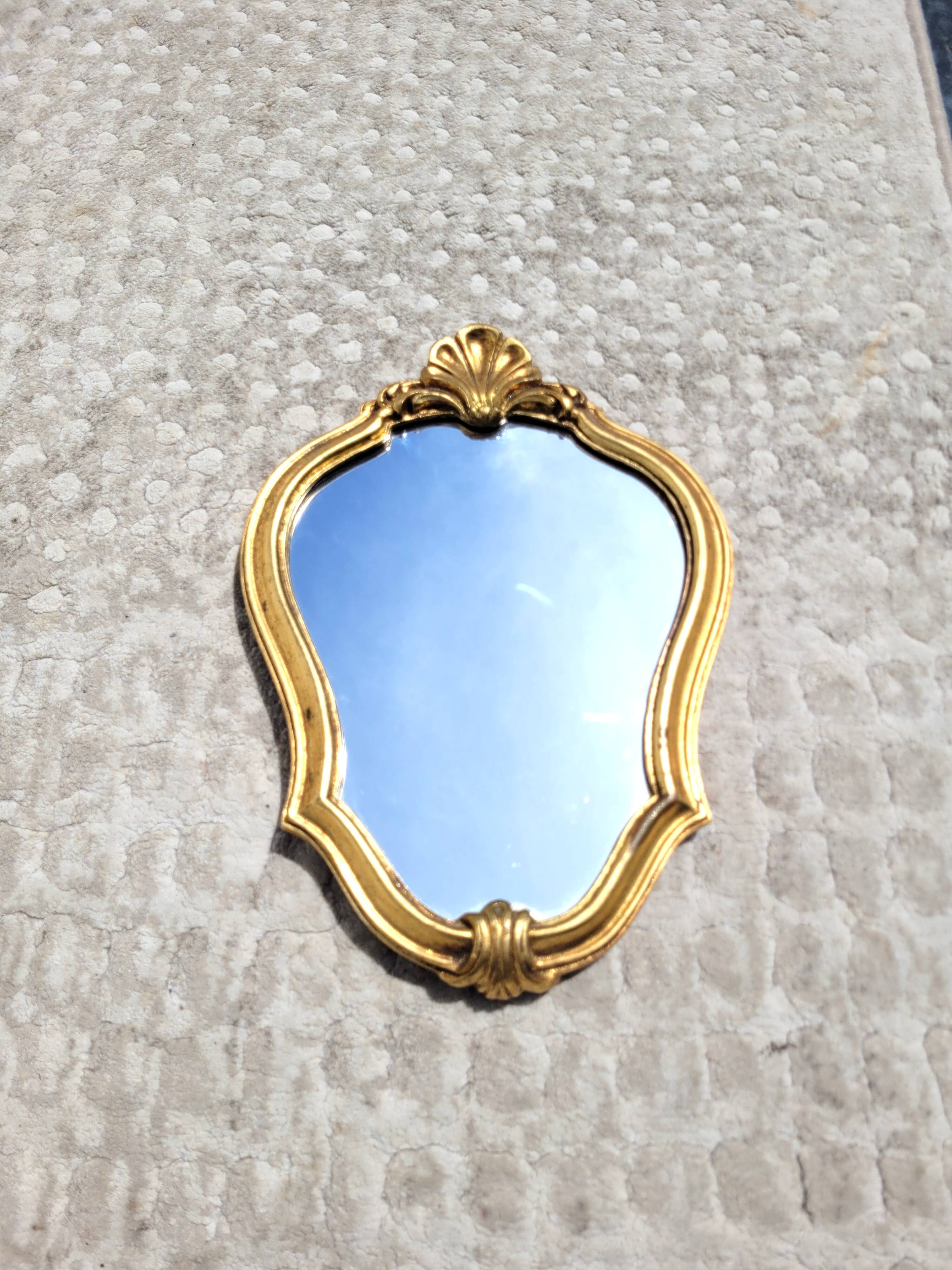 Small golden mirror 22x32cm shell pediment