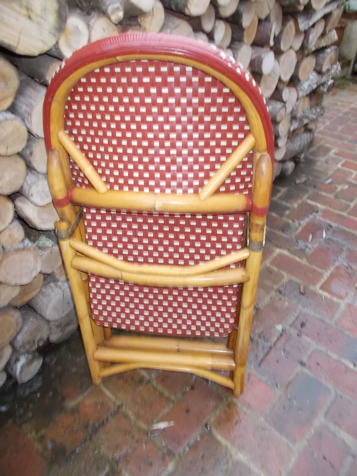 Rotating folding bistro chair