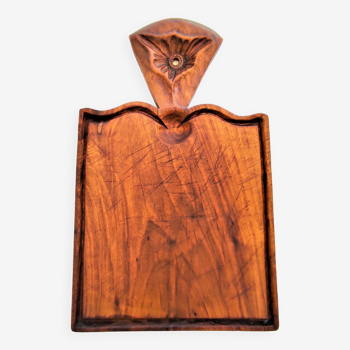 Planche à découper sculptée en bois ancienne