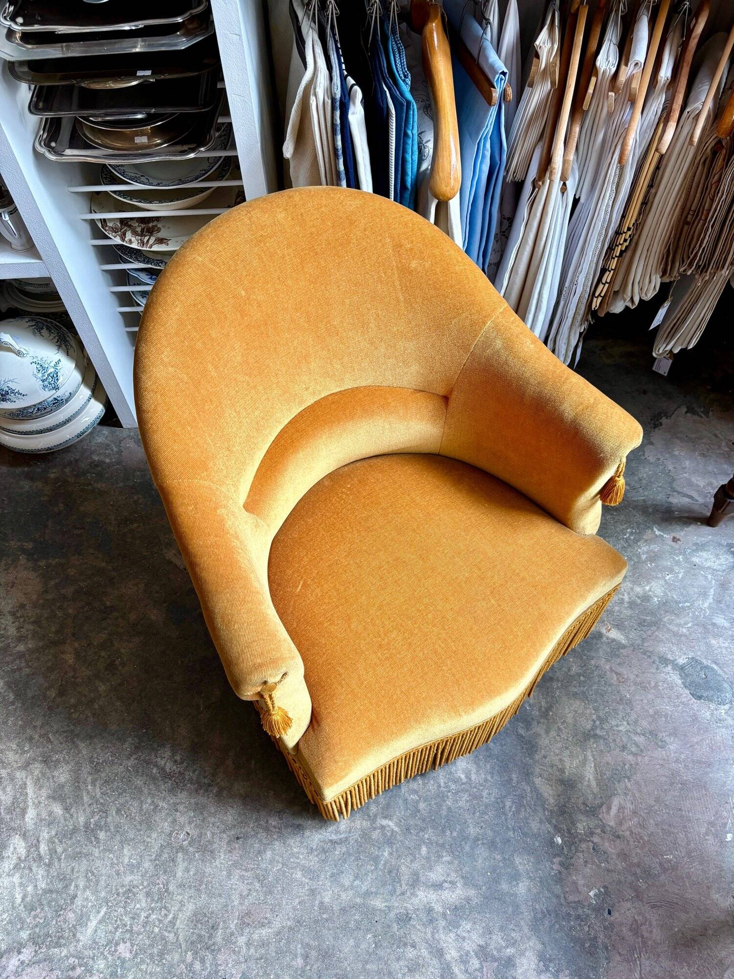 Toad armchair in ochre velvet