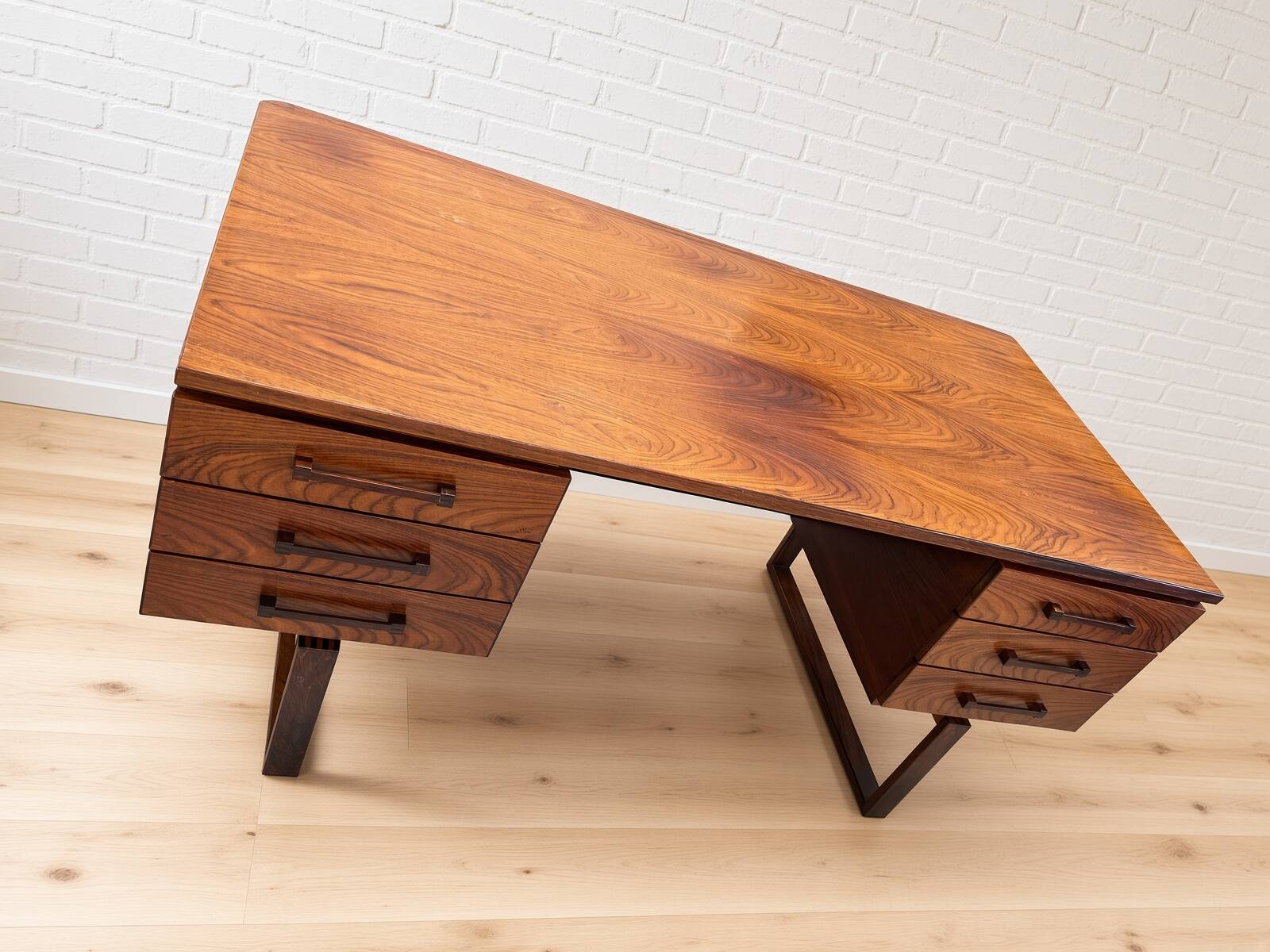 MidCentury Danish Rosewood Desk Torben Valeur & Henning Jensen for Dyrlund