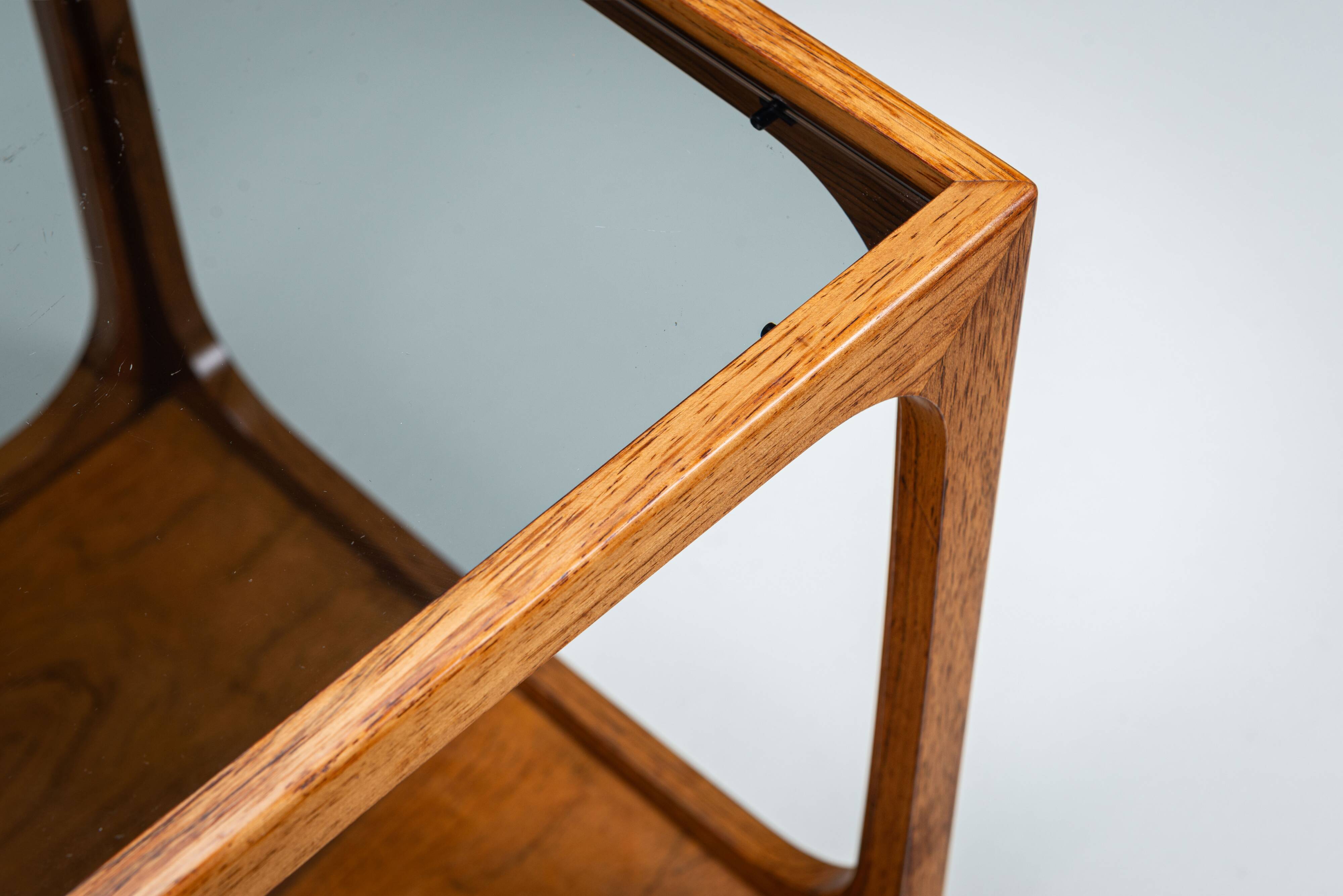Jacob Brink sidetable in rosewood with smoked glass top