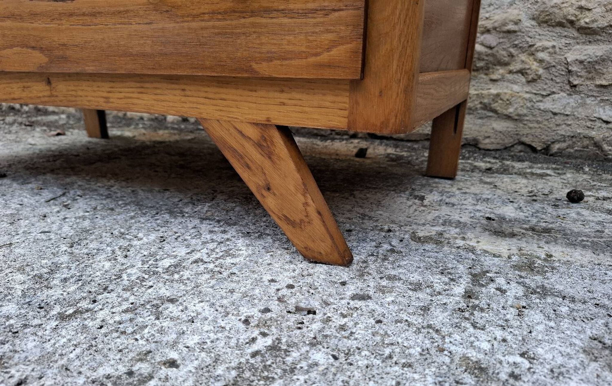 Compass leg chest of drawers