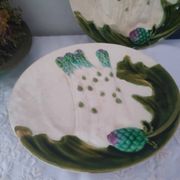 Two old asparagus plates in Salins barbotine