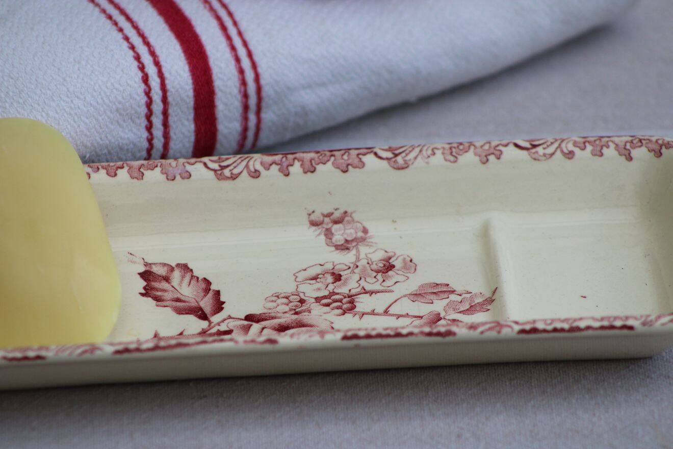 Ceramic soap dish