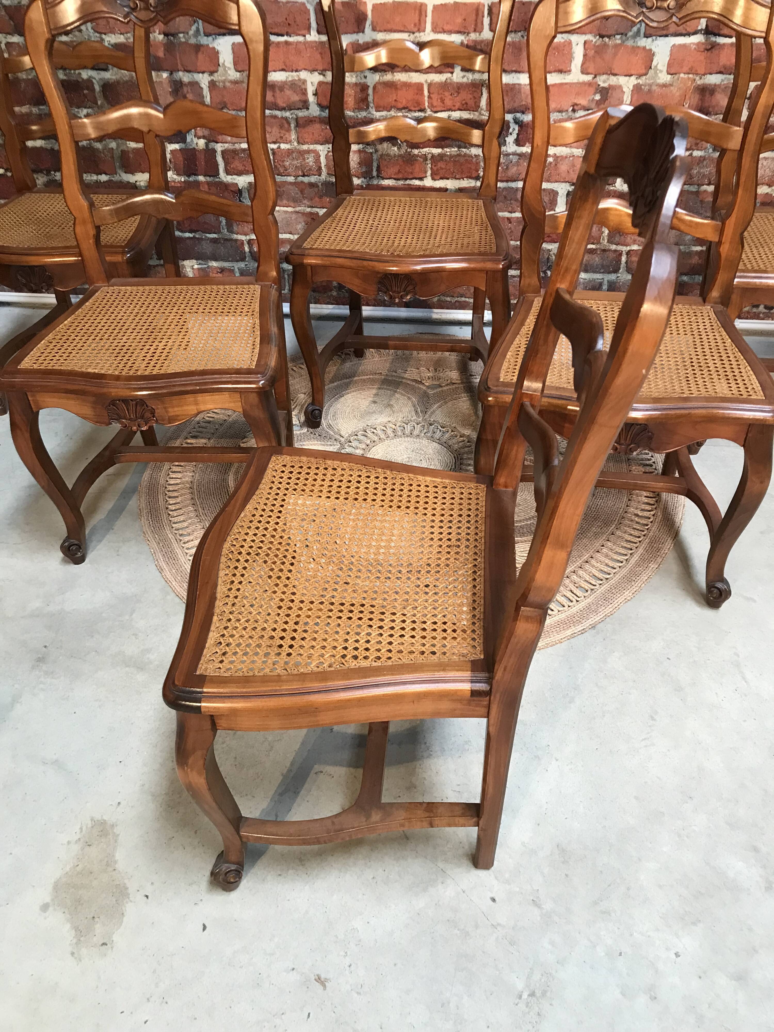 Lot 6 canned chairs