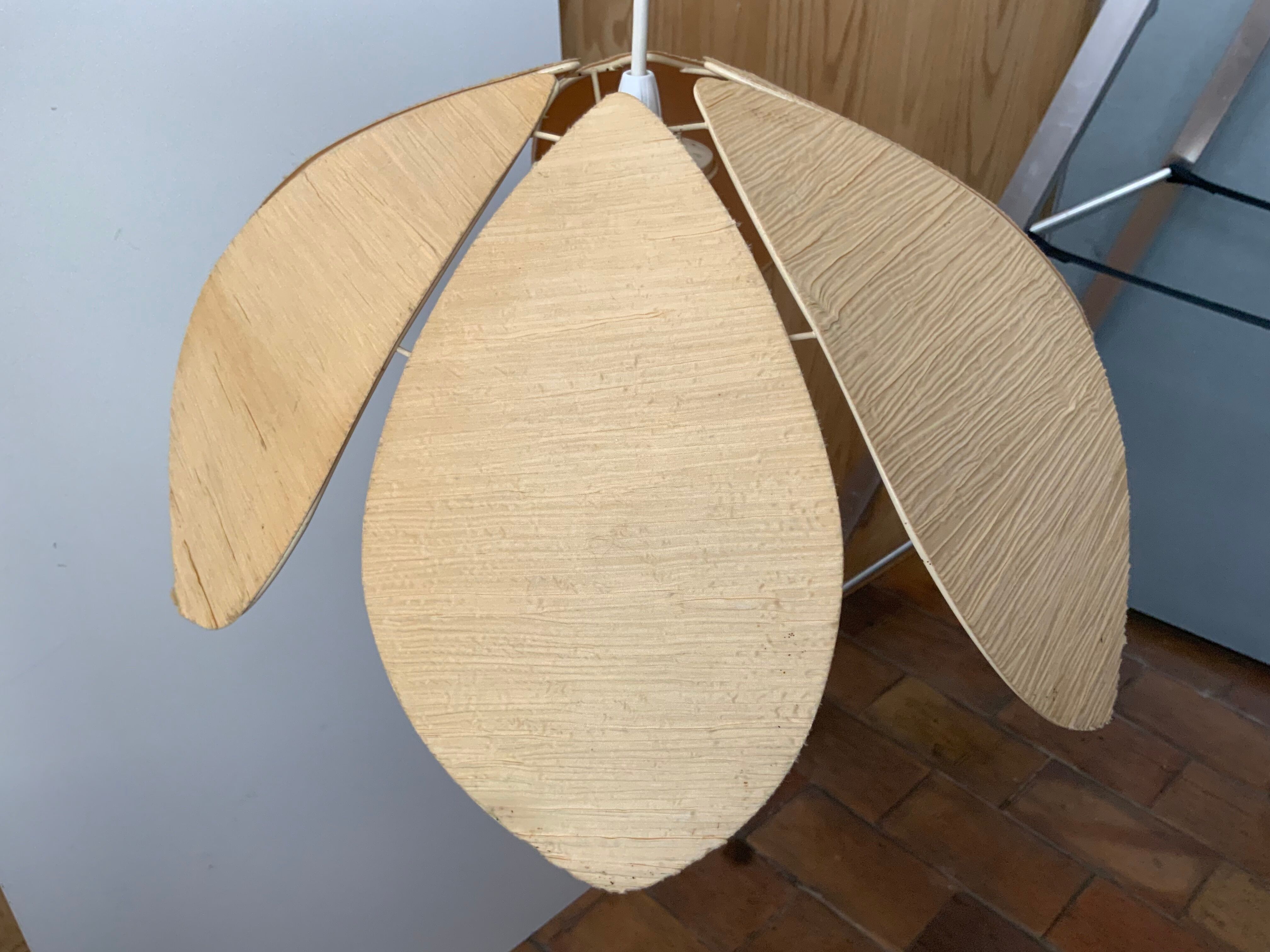 Vintage flower suspension