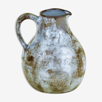 Kostanda, small pitcher with speckled decoration