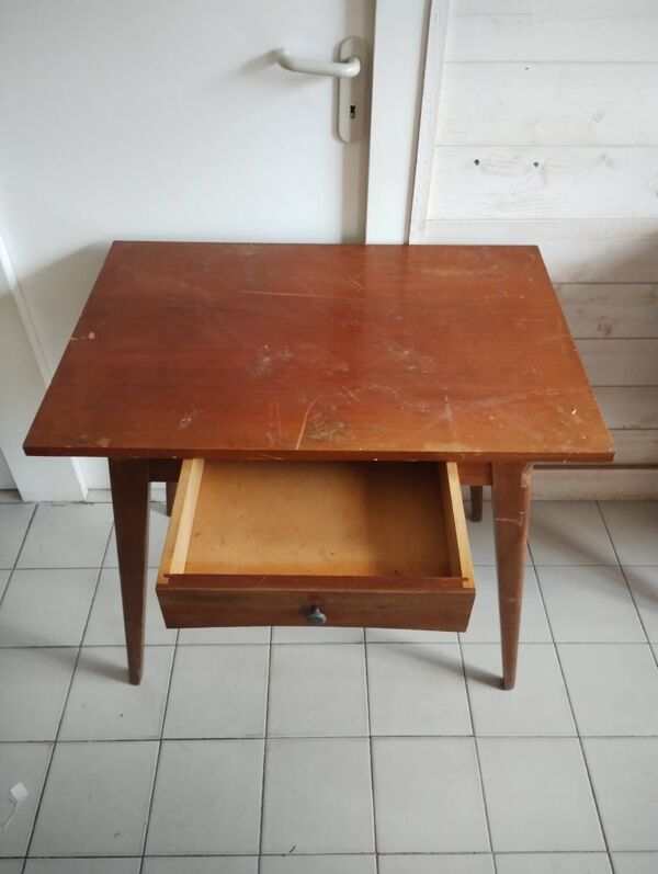 Bureau pieds compas