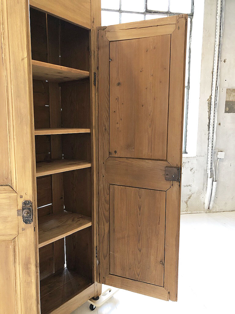 Pine good-food cabinet
