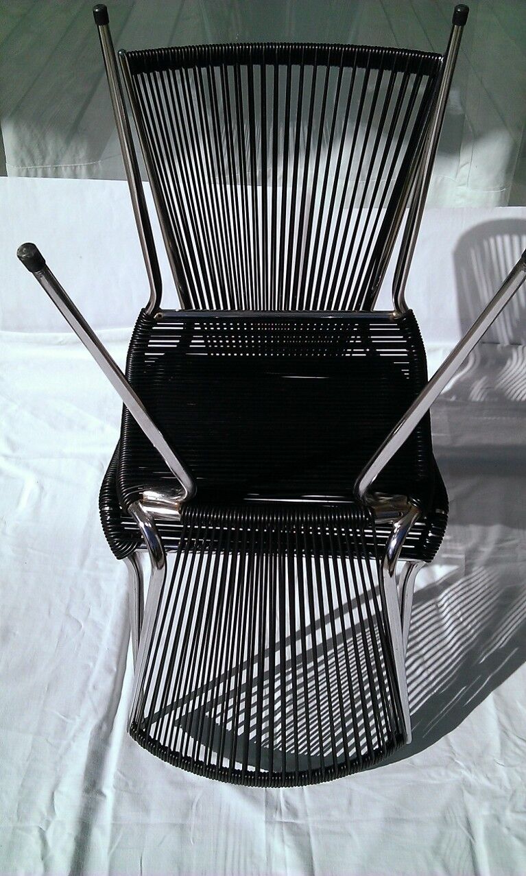Series 4 chairs black scoubidou