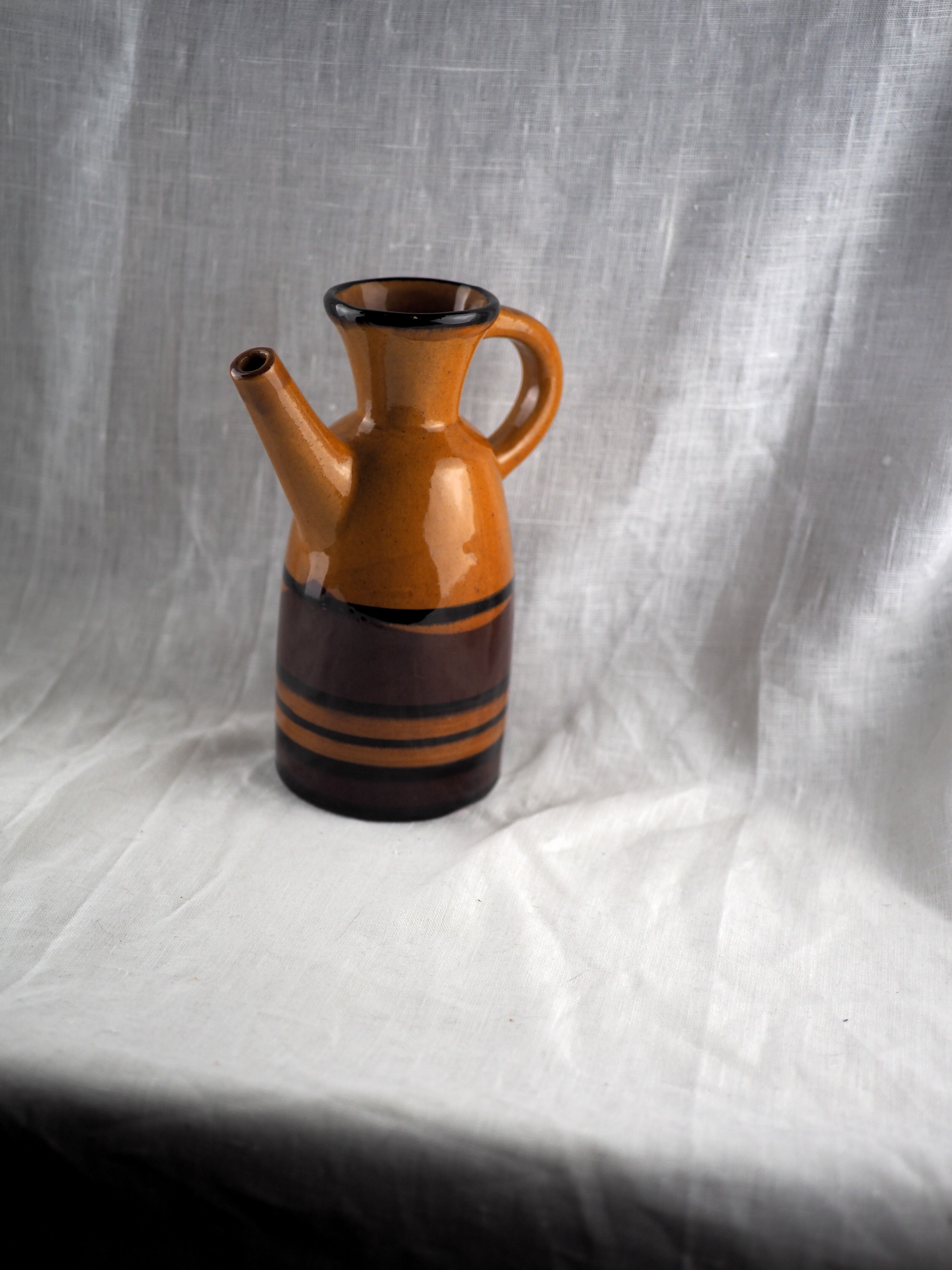 Water pitcher, vibe sixties black and ochre - anonymous - 50s / 60s