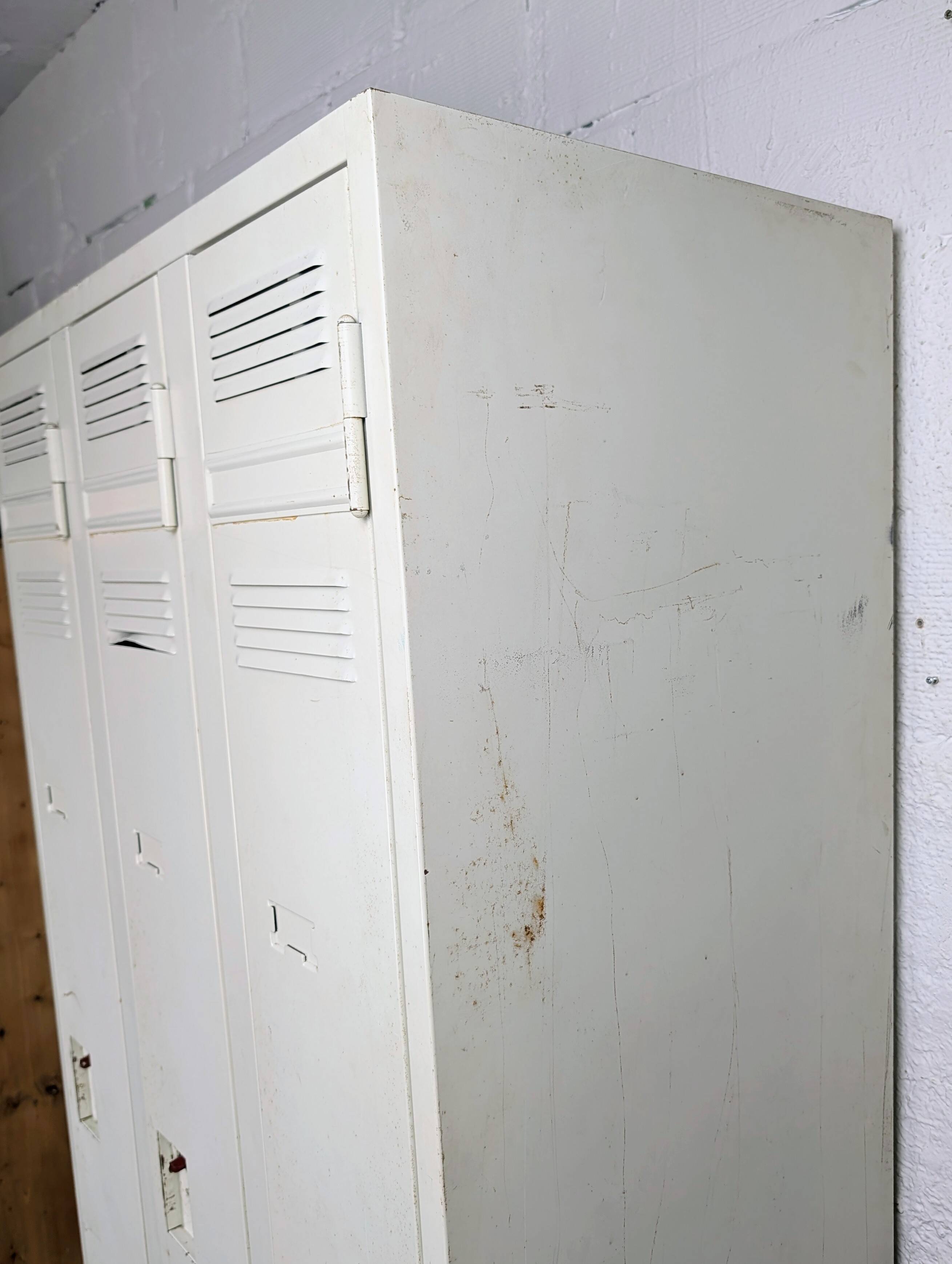 Metal industrial cloakroom