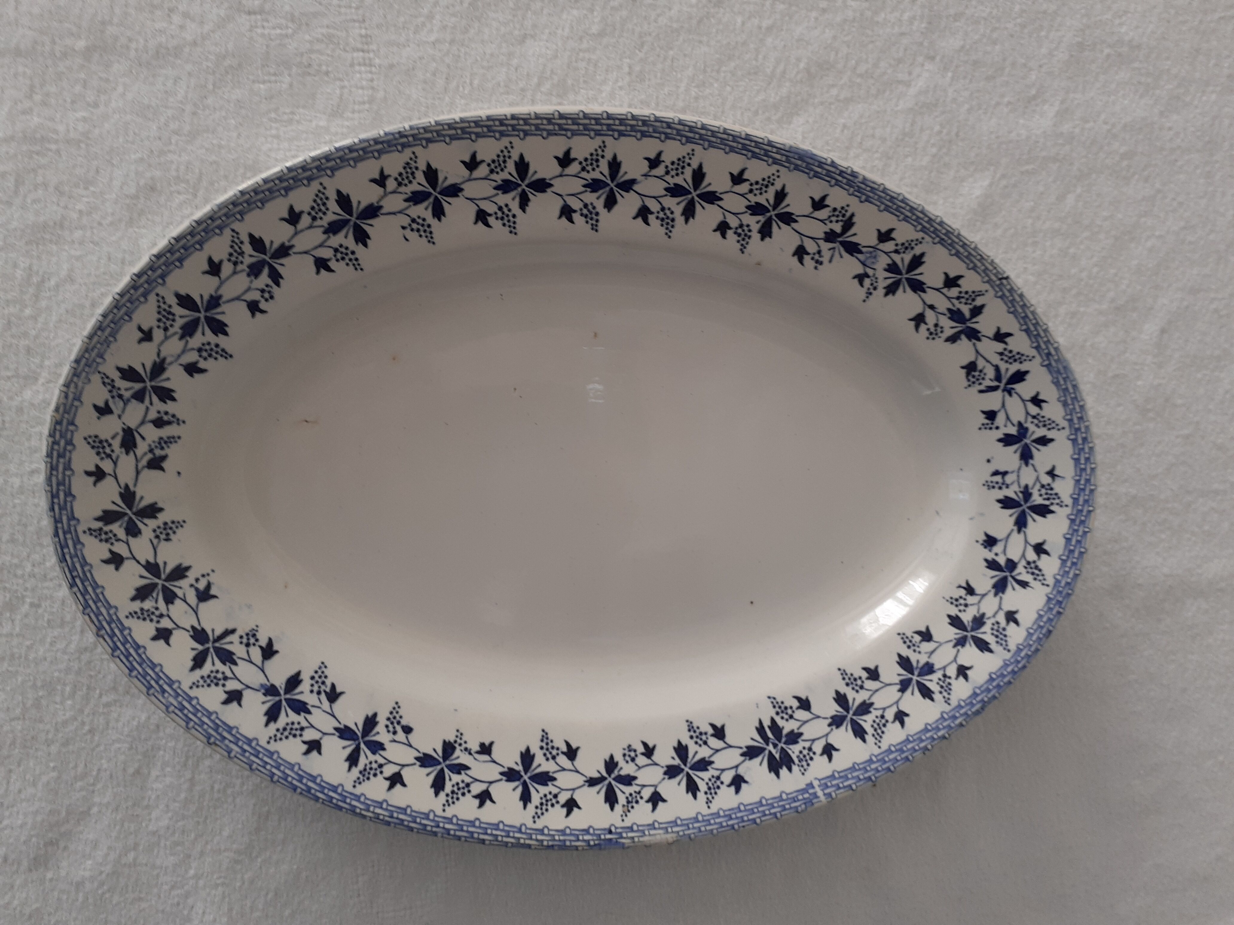 Oval dish moulin des loups and hamage blueberries blue flower