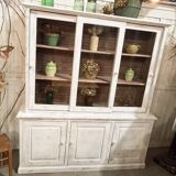 Buffet with 2 glass doors