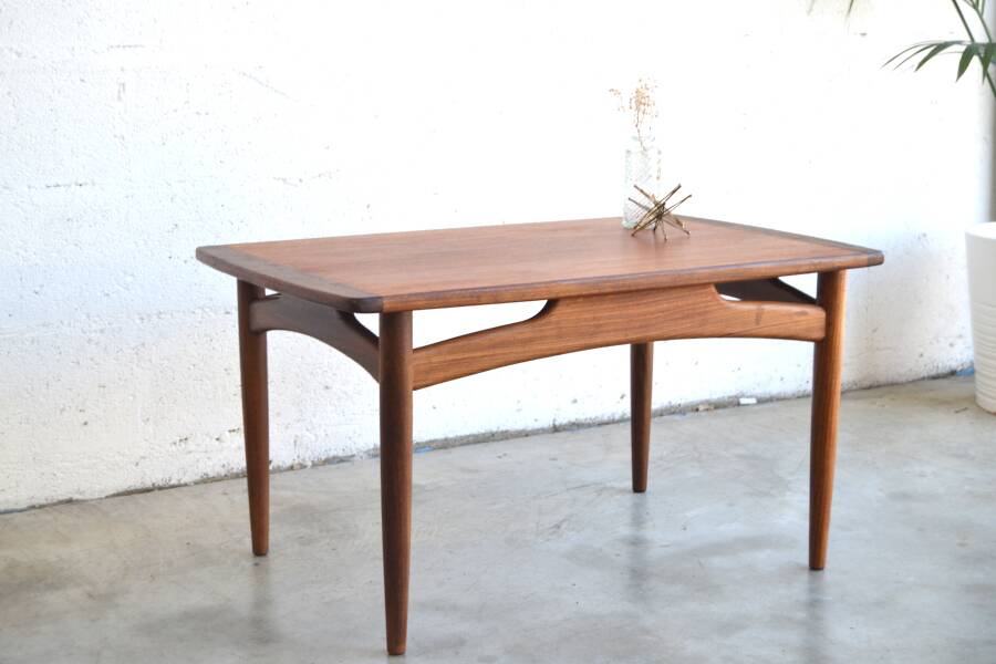 Coffee / side table by G-Plan * 82 cm