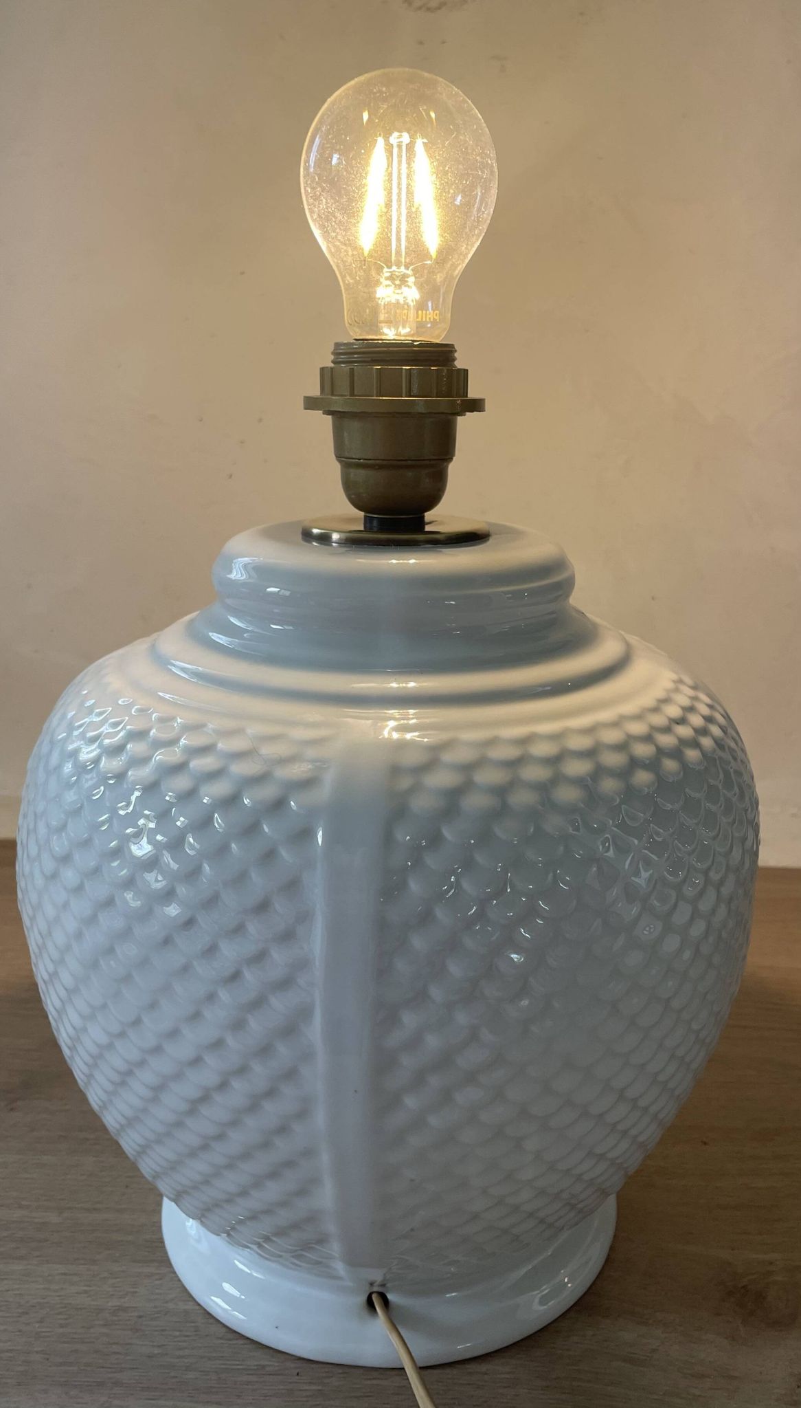 Pied de lampe vintage en céramique émaillée motifs écailles
