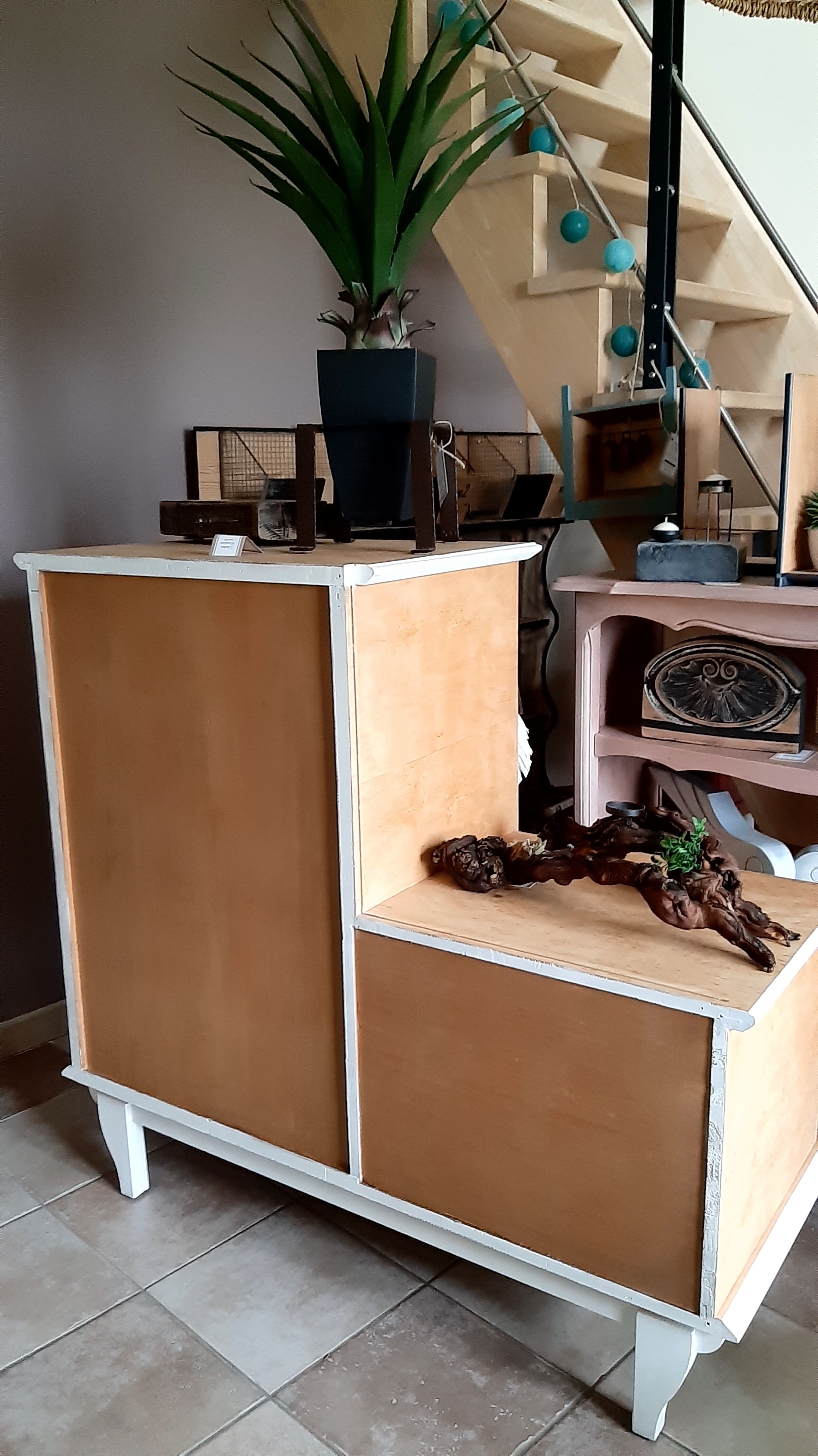 Storage cabinet entrance bohemian style