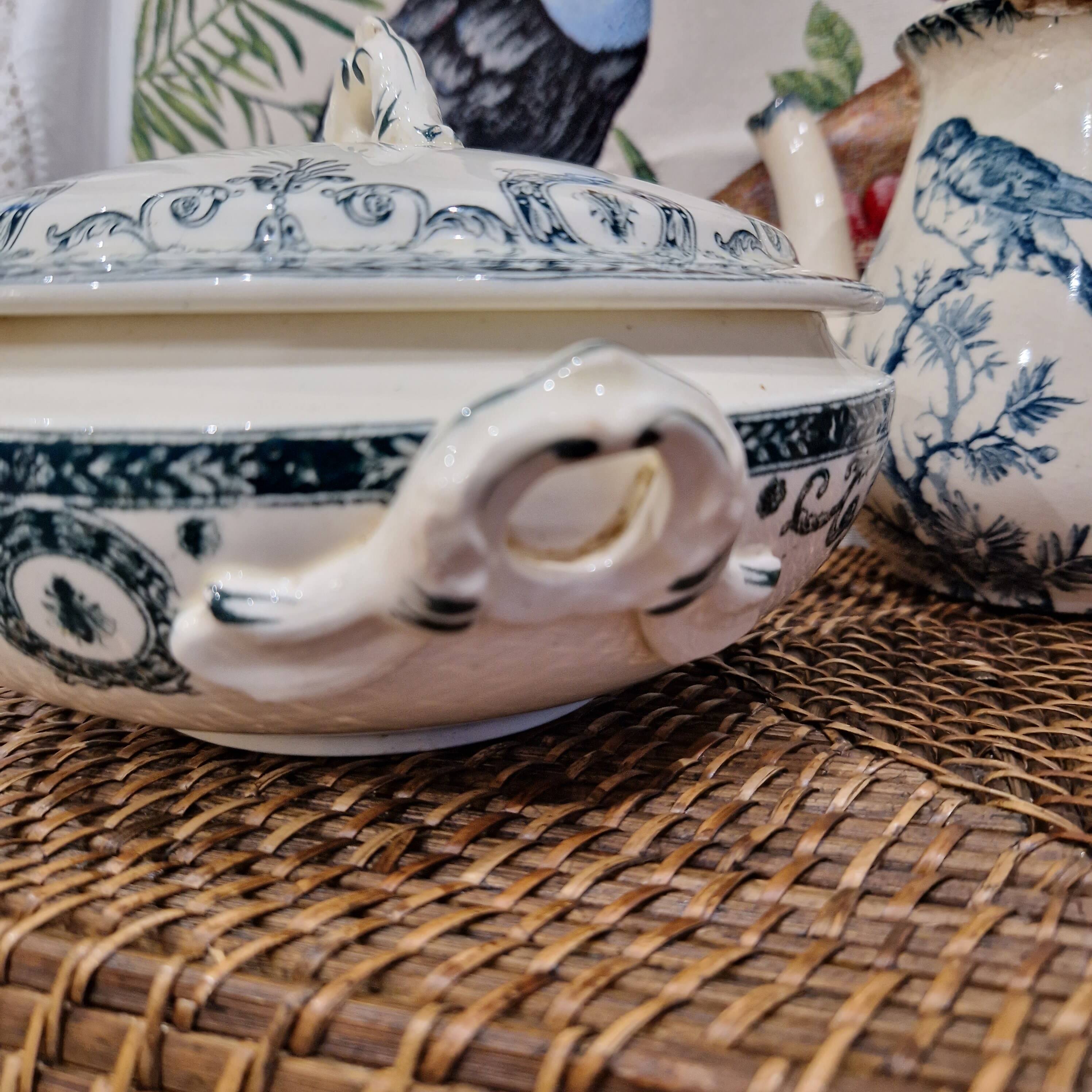 Petite soupière rare terre de fer ancienne salins rigal ameline motif cambaceres décor bleu abeilles