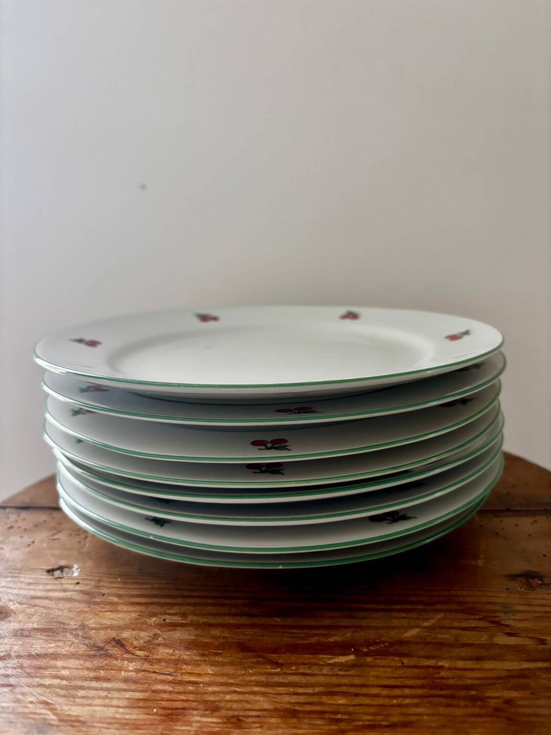 Set of 8 dessert plates in porcelain Harmony cherries