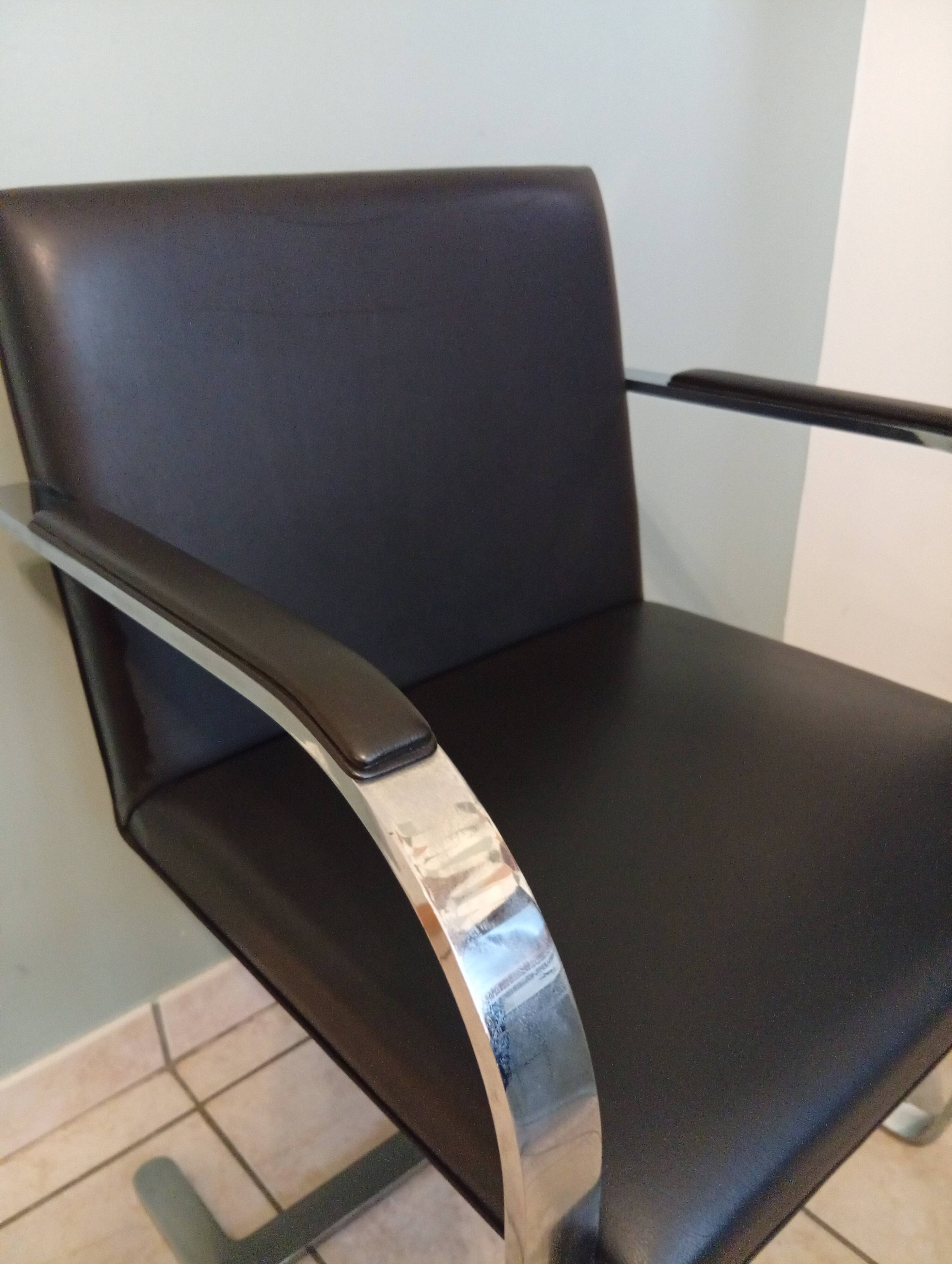 Set of 4 BRNO chairs, Mies Van Der Rohe, Knoll lot