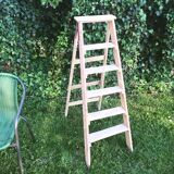 Stepladder in rough wood