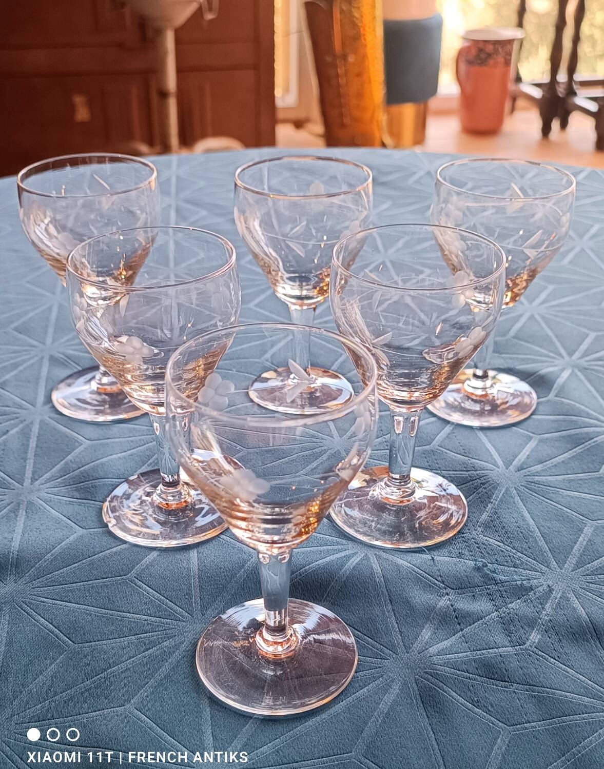 6 liqueur glasses in chiseled crystal, floral decoration, French work.