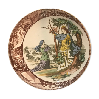 Old talking plate, Joan of Arc with Chesnu Wood - 19th century Sarreguemines earthenware