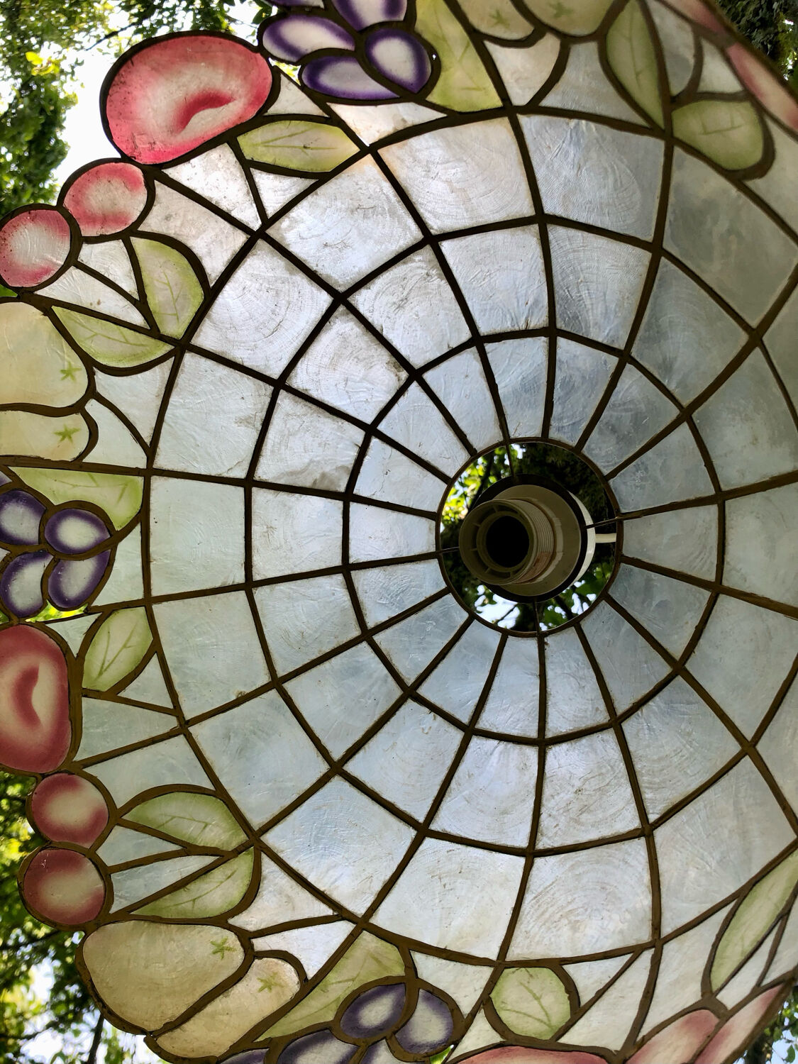 Mother-of-pearl chandelier fruit decoration