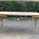 Table ronde extensible ovale style Louis XV rénovée en bois brut