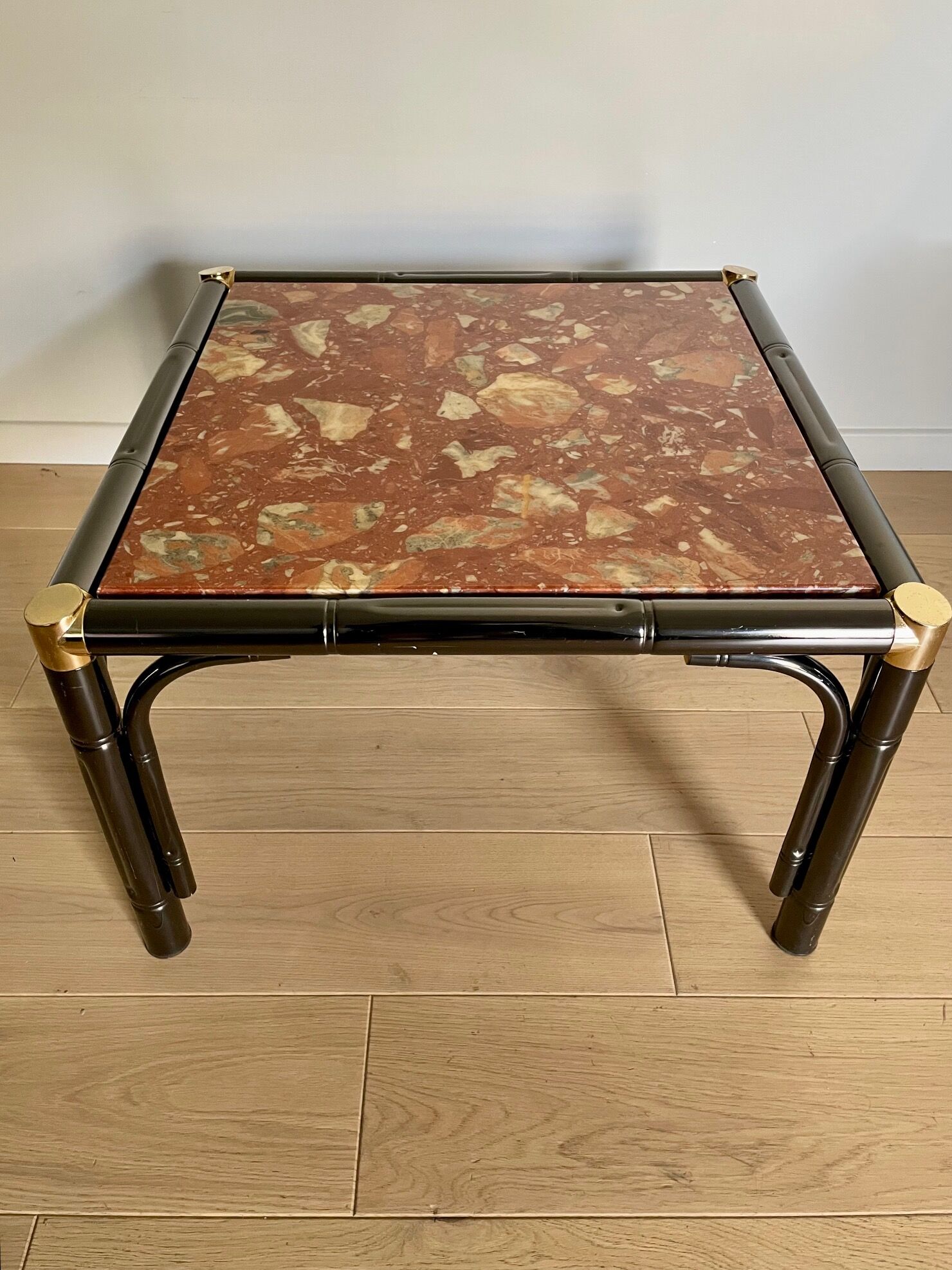 Table basse marbre rouge