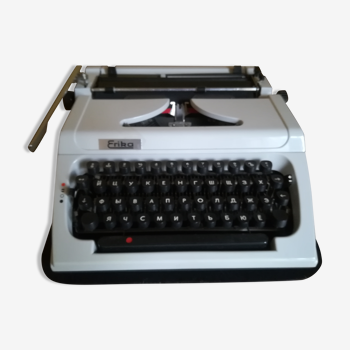 Machine à écrire en cyrillique