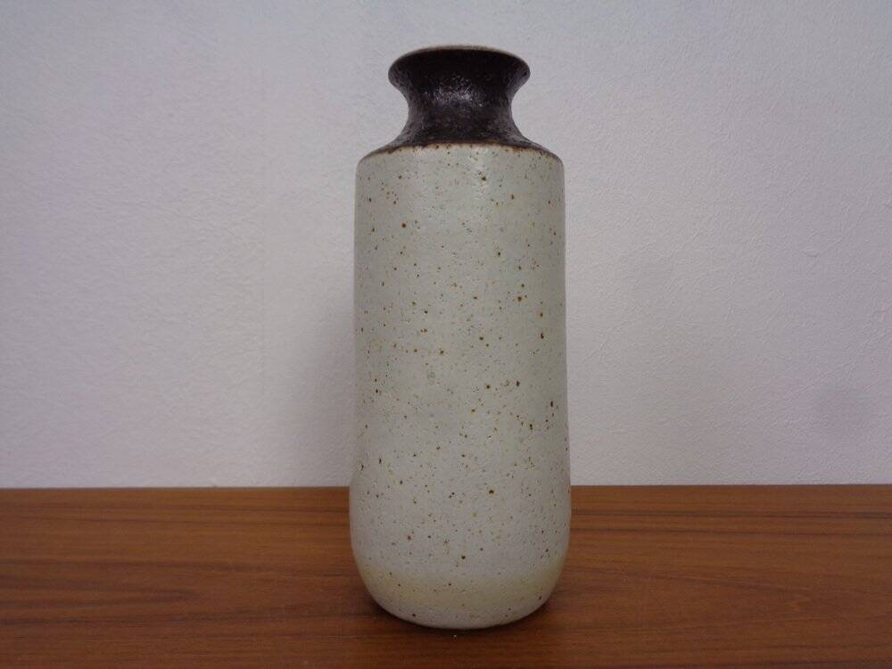 Minimalist stoneware vase by Bruno Gambone, Italy, 1970s