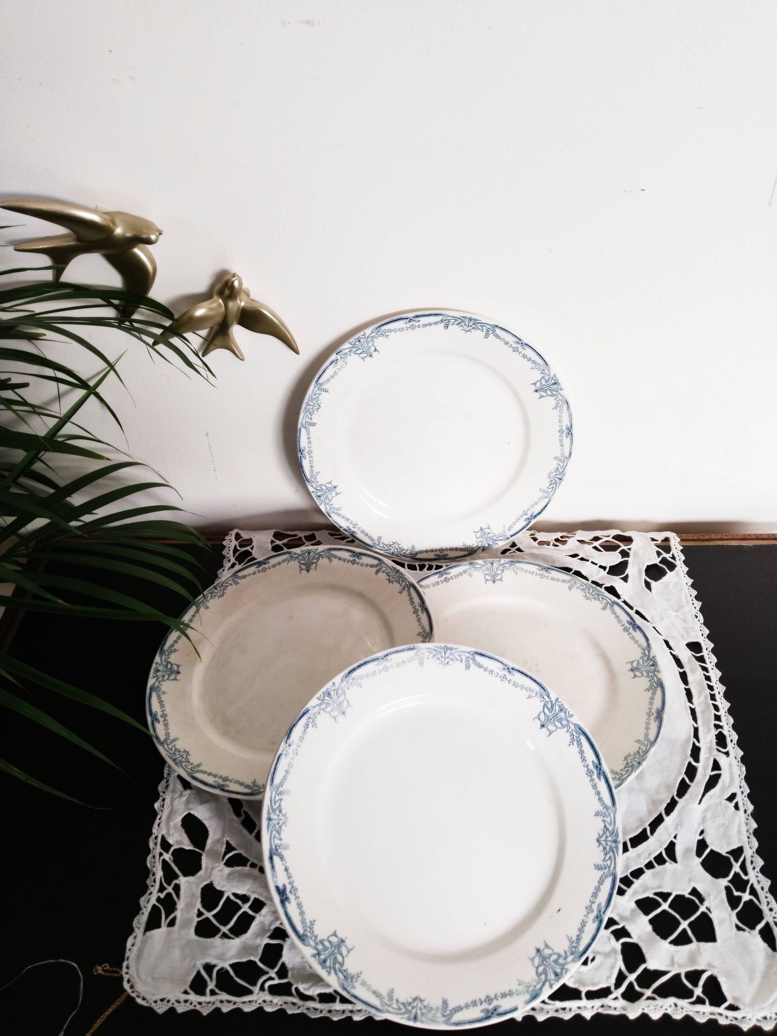 Flat plates (4) in Sarreguemines earthenware, Terre de fer Digoin, Vaucluse model