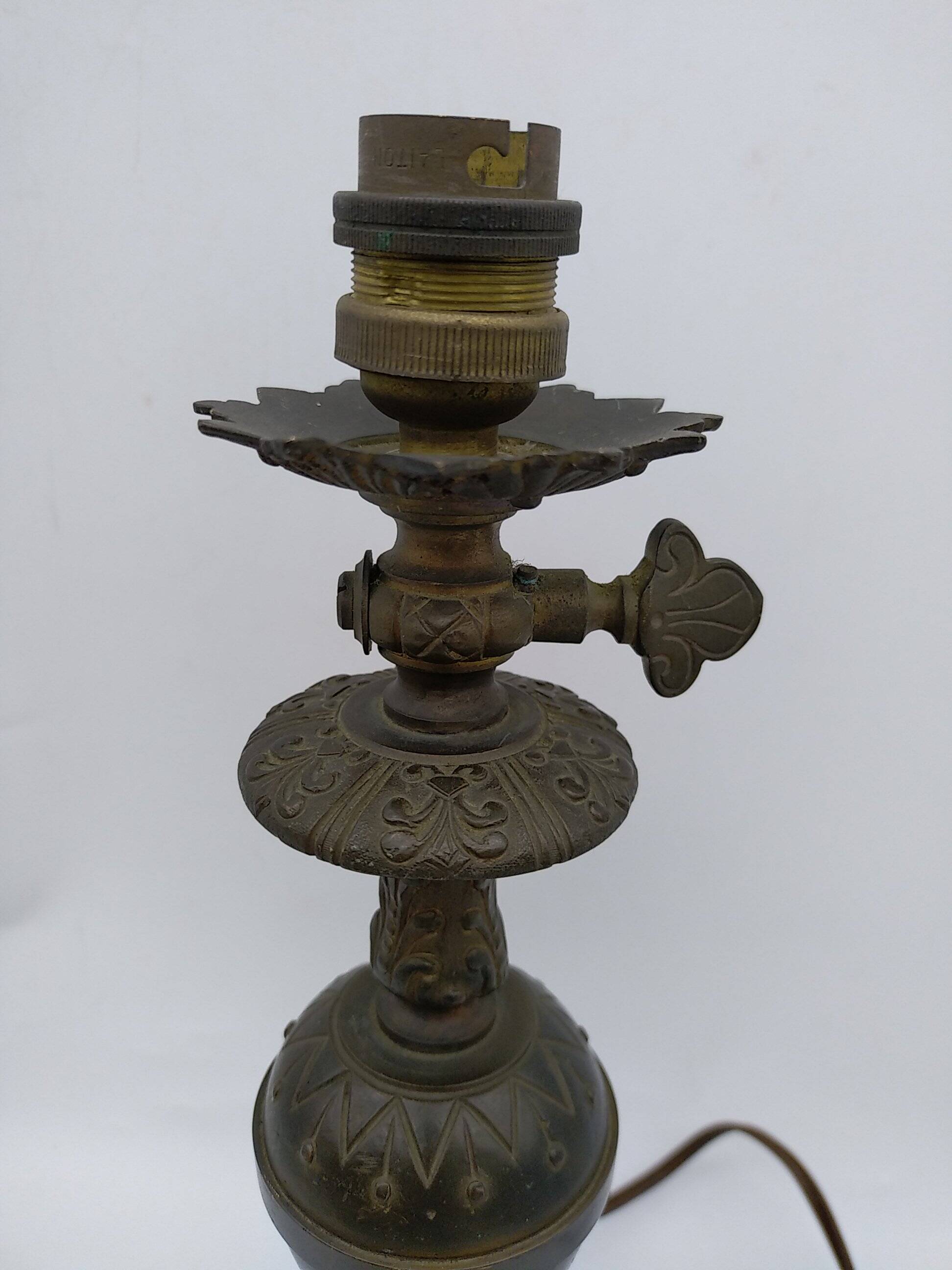Bronze / brass lamp base, late 19th century.