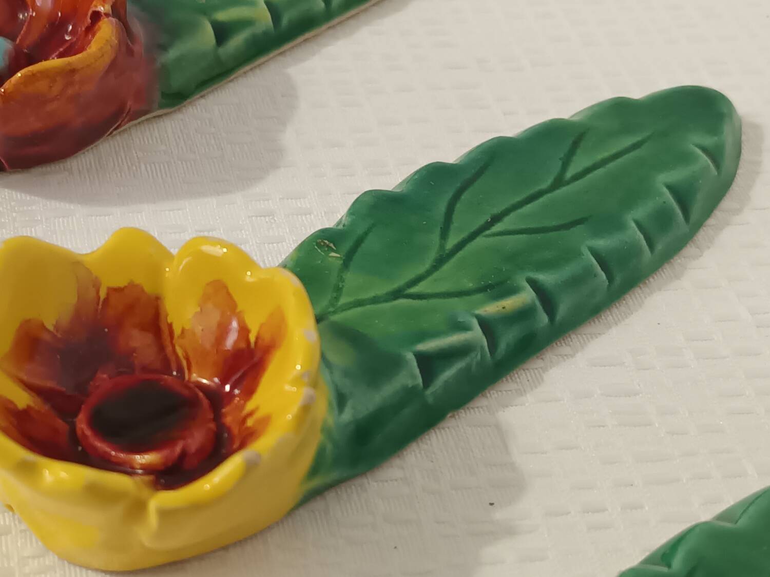 4 vintage signed flower knife rests