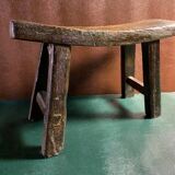 Antique milking stool in rustic curved wood, 19th century