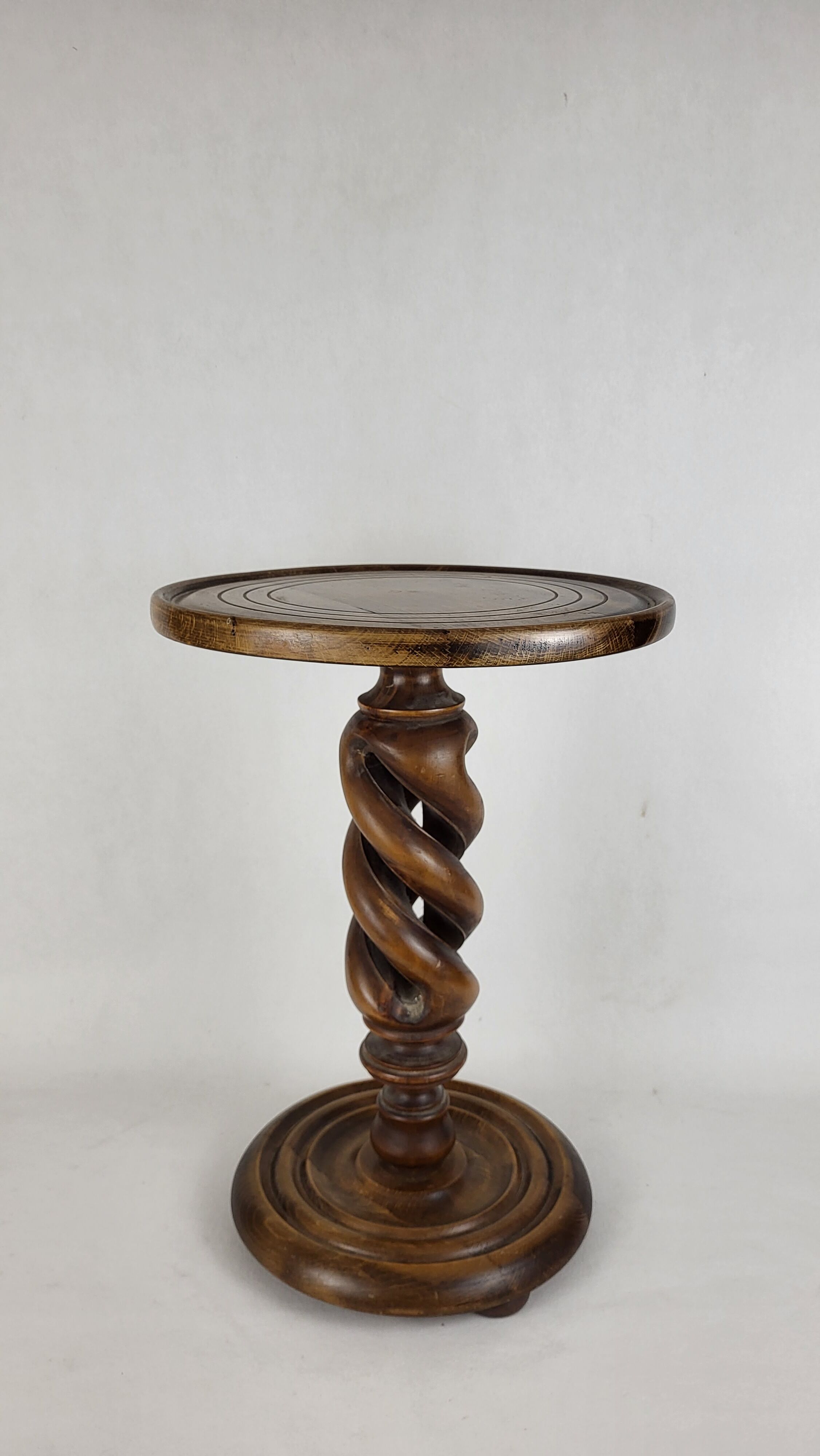 Table pedestal table / Fifth wheel Twisted foot