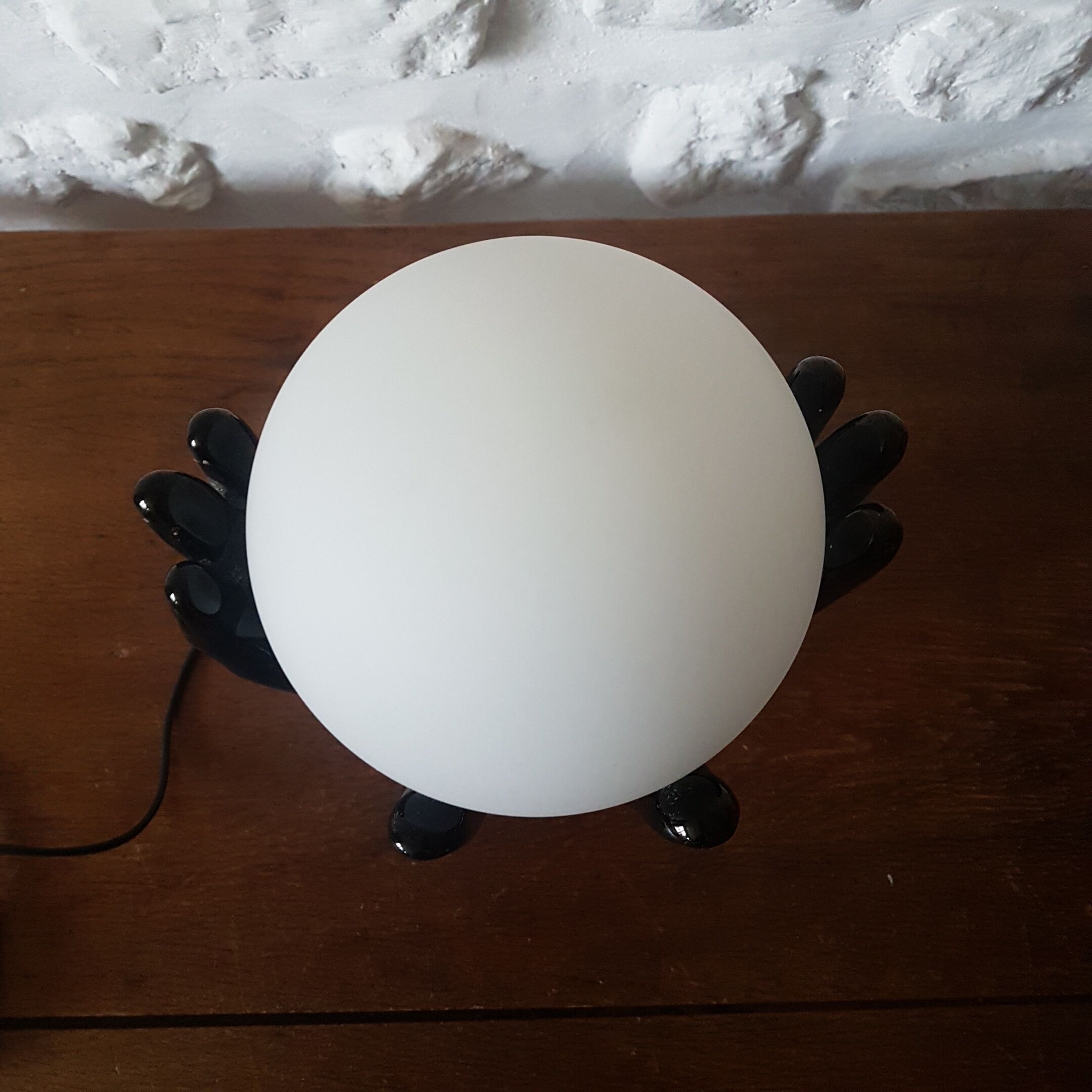 Black and white ceramic hand lamp